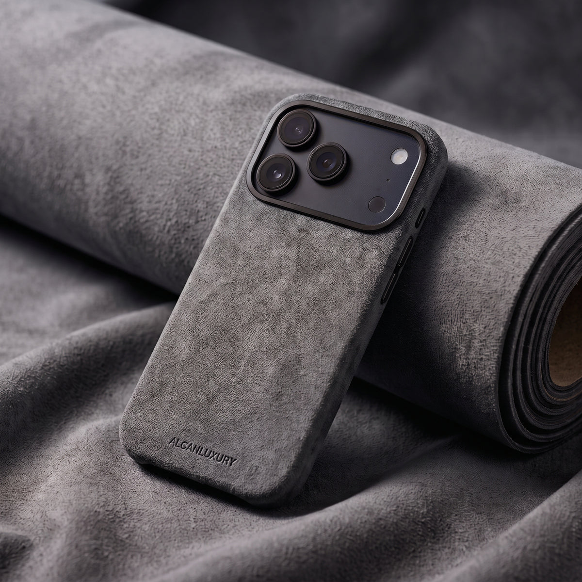 iPhone 17 Pro – Alcantara-Hülle – Nardograu