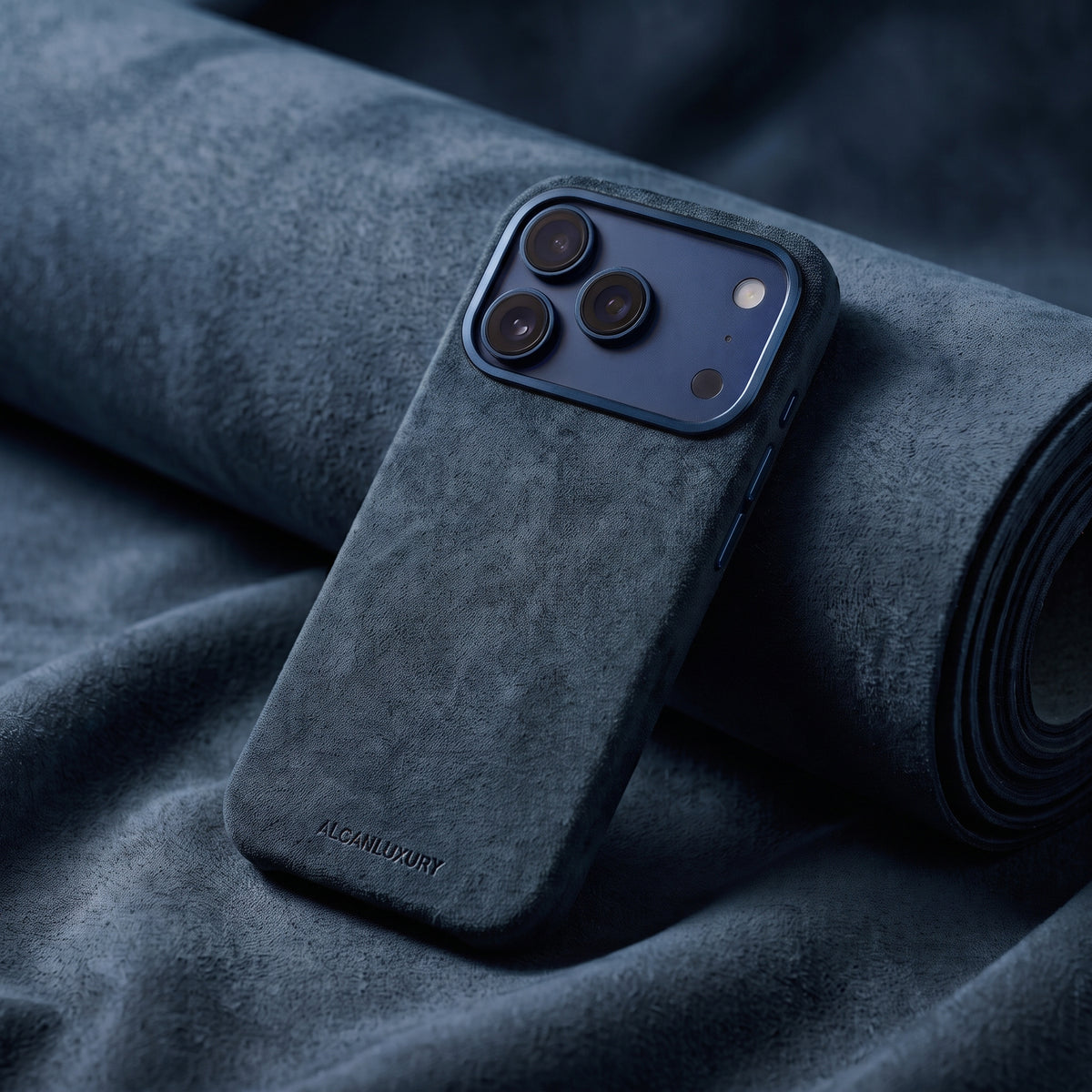 iPhone 17 Pro Max – Alcantara-Hülle – Marineblau