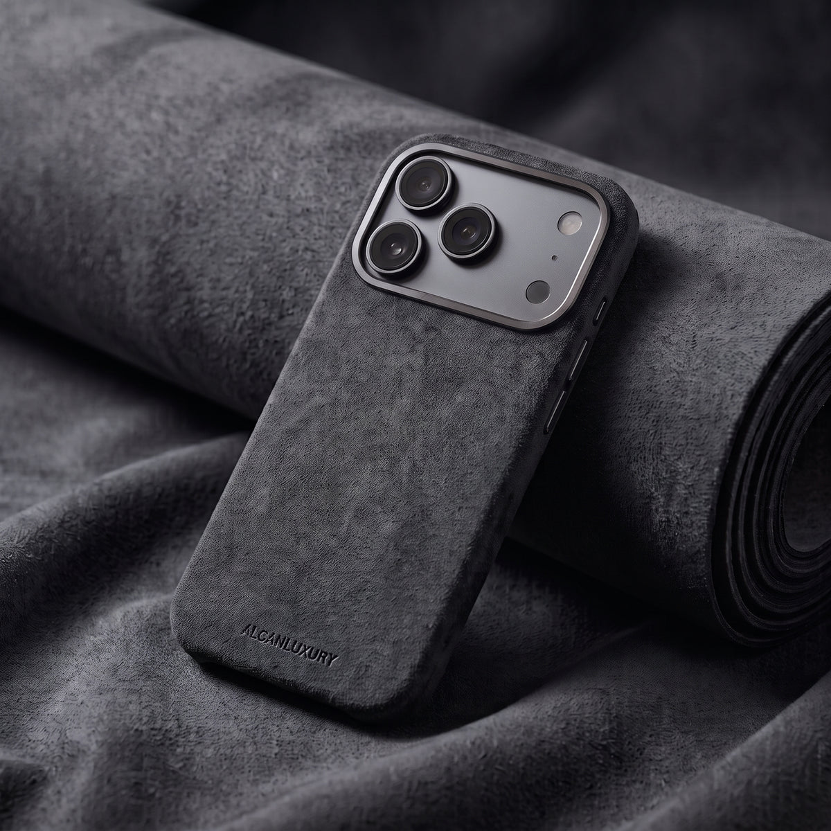 iPhone 17 Pro Max – Alcantara-Hülle – Space Grau