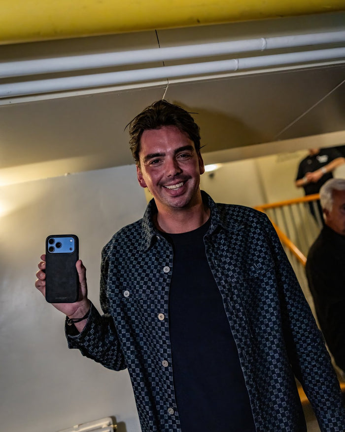 Yves Berendse met zijn ALCANLUXURY-hoesje